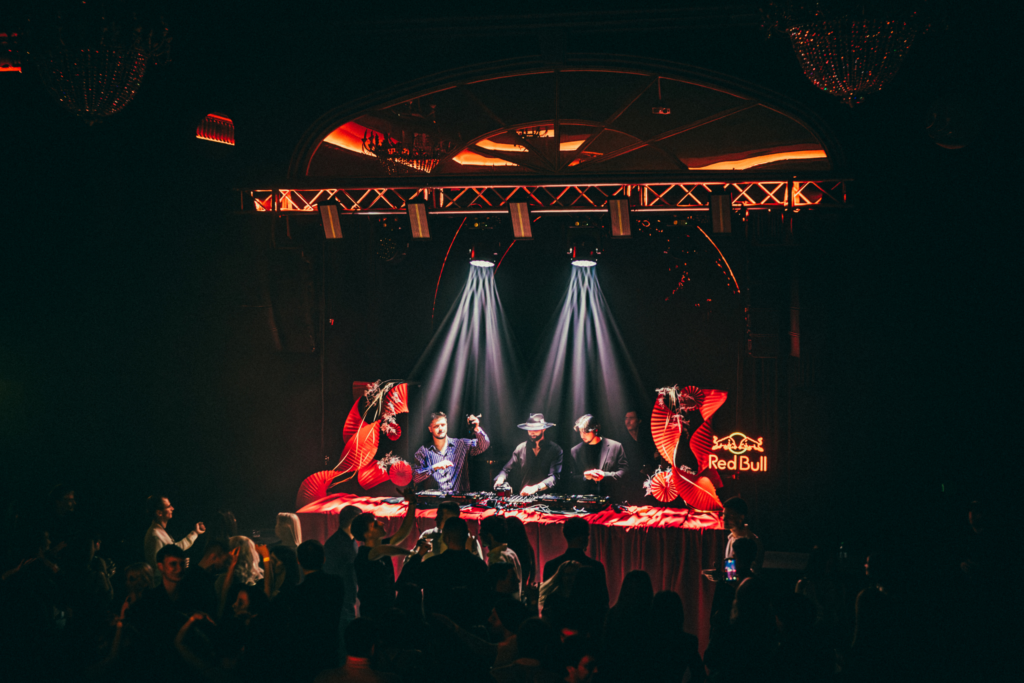 decohub hero section